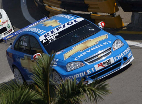 Alain Menu skal starte fra Pole Position i sin Chevrolet Lacetti.